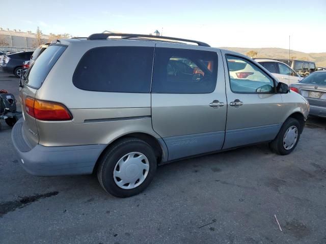 2000 Toyota Sienna LE