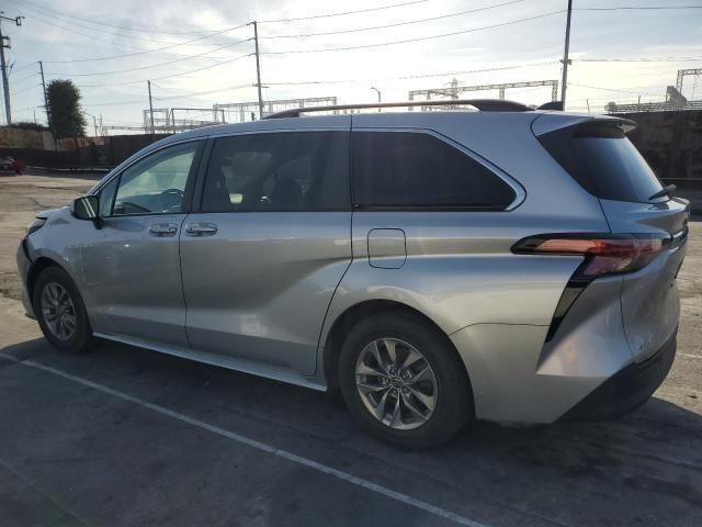 2022 Toyota Sienna LE