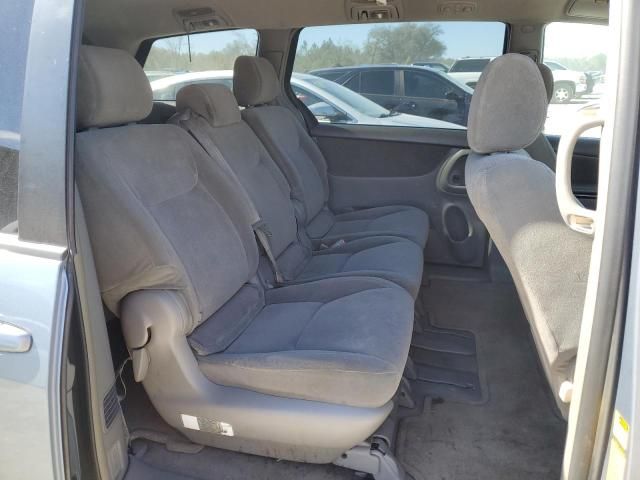 2004 Toyota Sienna CE