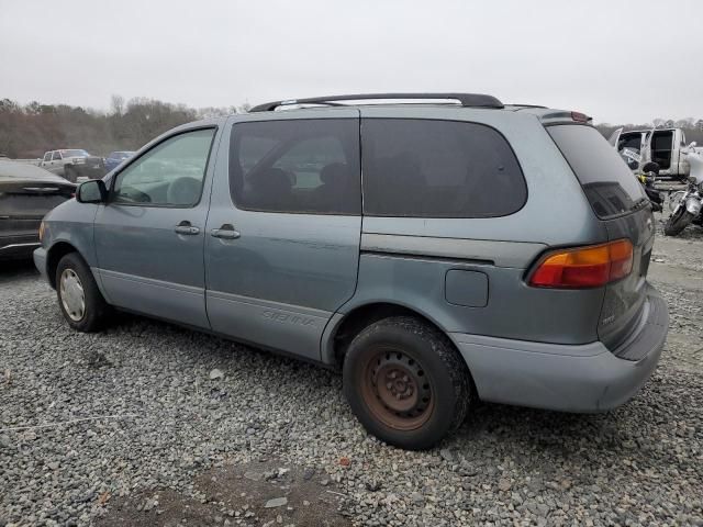 1999 Toyota Sienna LE