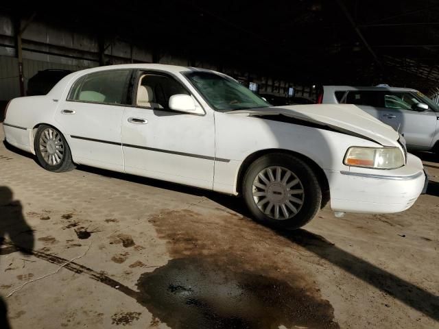 2005 Lincoln Town Car Signature Limited