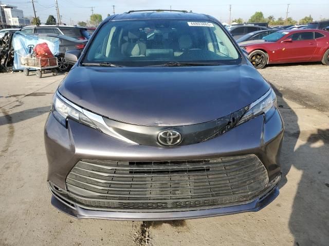 2021 Toyota Sienna LE