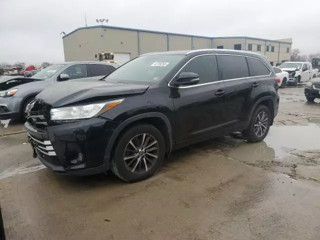 2017 Toyota Highlander SE