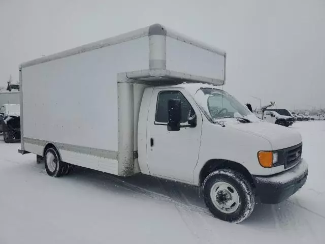 2007 Ford Econoline E450 Super Duty Cutaway Van