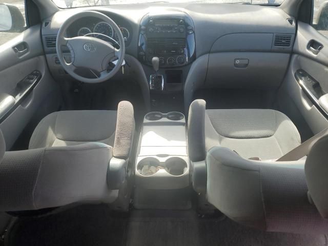 2004 Toyota Sienna LE