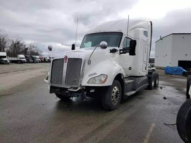 2017 Kenworth Construction T680