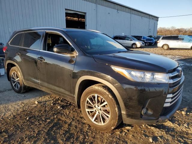 2017 Toyota Highlander SE