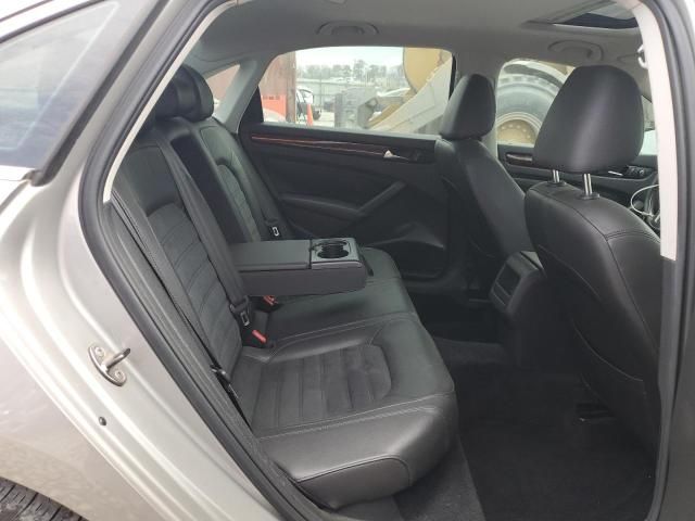 2012 Volkswagen Passat SEL