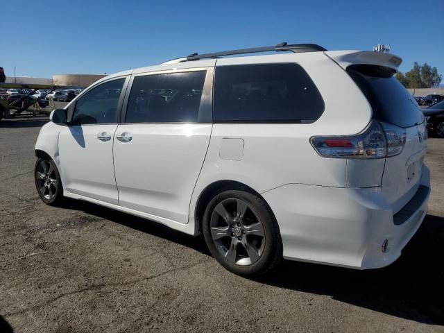 2015 Toyota Sienna Sport