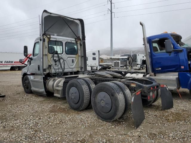 2018 Freightliner Cascadia 126