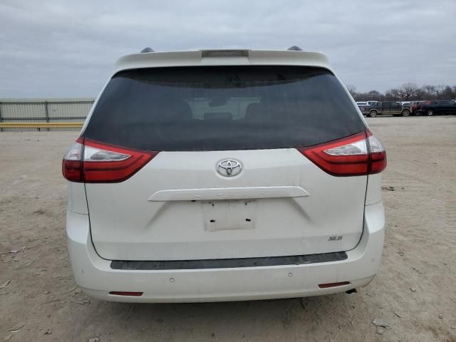 2018 Toyota Sienna XLE