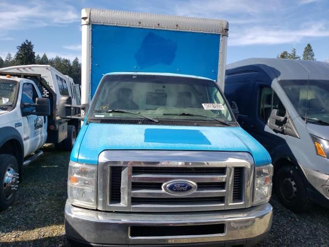 2016 Ford Econoline E450 Super Duty Cutaway Van