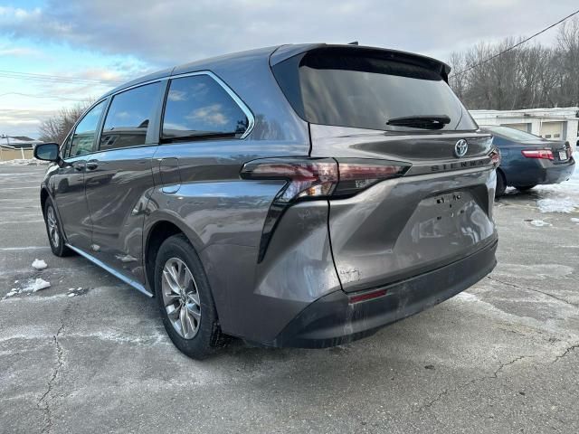 2023 Toyota Sienna LE