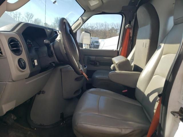 2016 Ford Econoline E350 Super Duty Cutaway Van