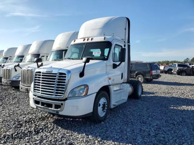 2014 Freightliner Cascadia 125