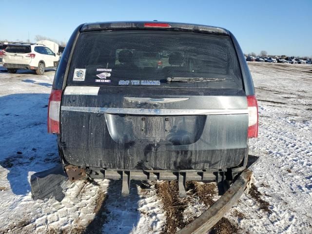 2014 Chrysler Town & Country Touring L