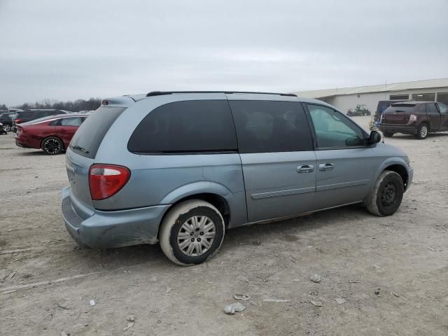 2005 Chrysler Town & Country LX