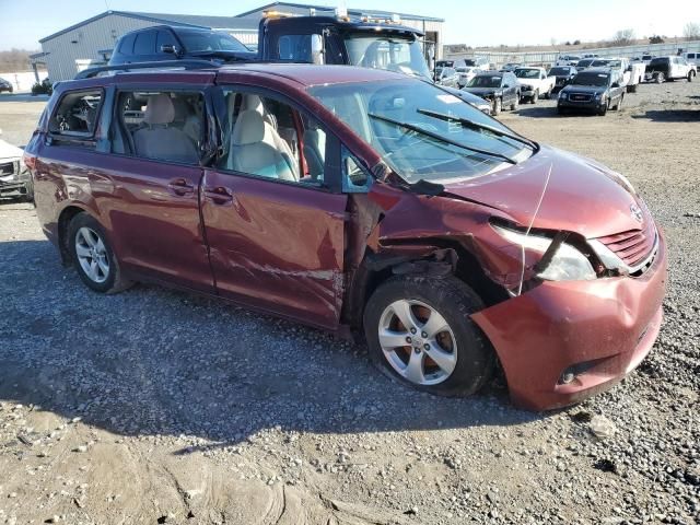 2016 Toyota Sienna LE