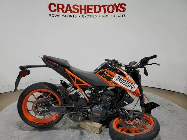 2023 KTM 200 Duke