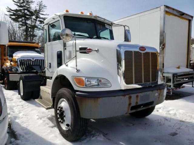 2017 Peterbilt 348 Semi Truck