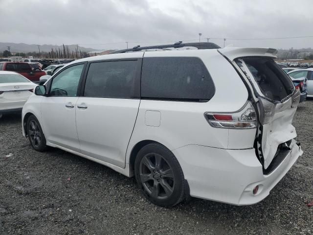 2019 Toyota Sienna SE