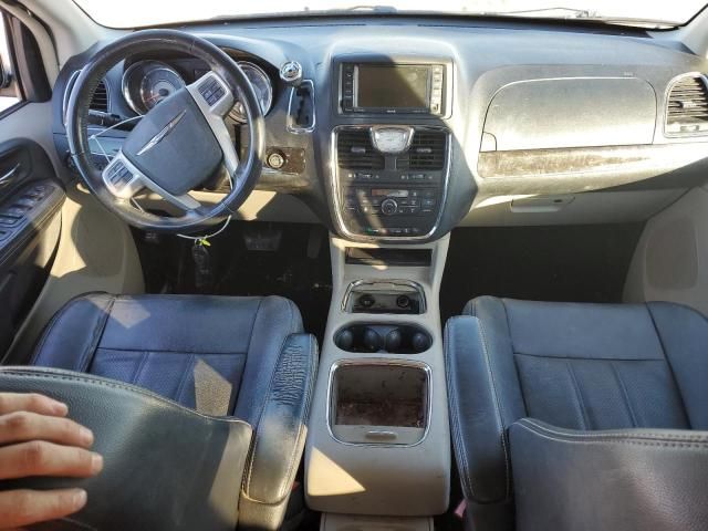 2014 Chrysler Town & Country Touring L