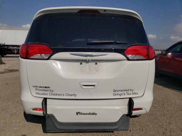 2022 Chrysler Voyager LX