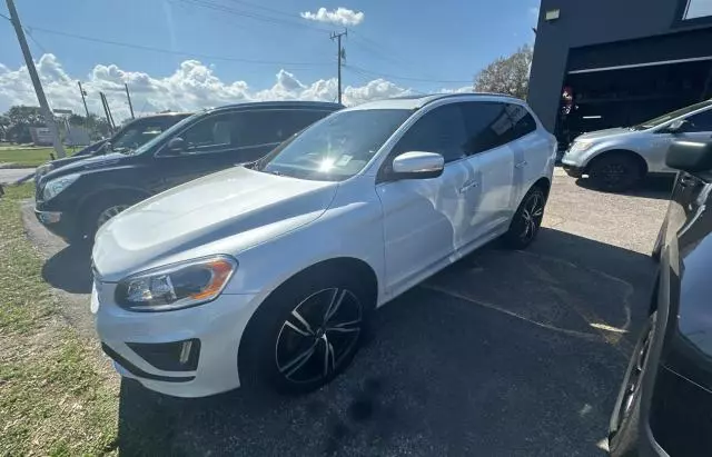 2017 Volvo XC60 T6 R-DESIGN Platinum