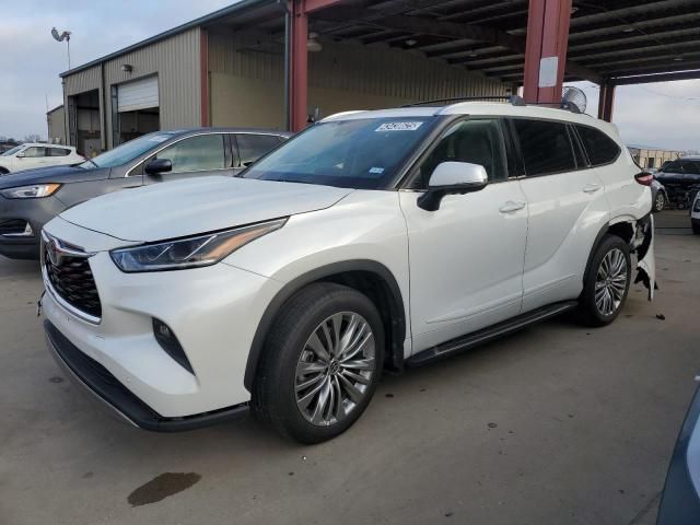 2023 Toyota Highlander Hybrid Platinum