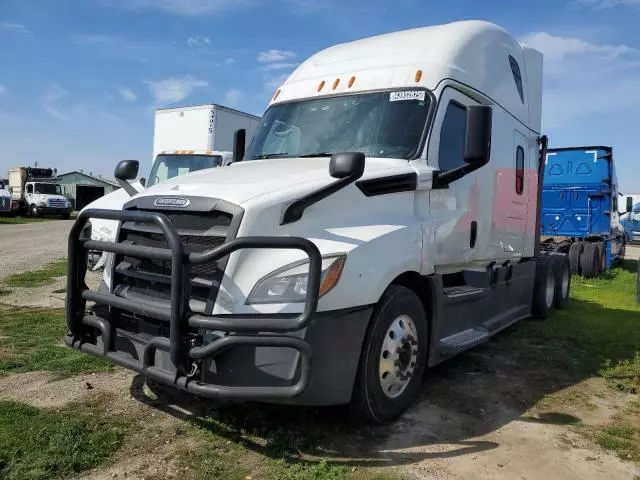 2020 Freightliner Cascadia 126