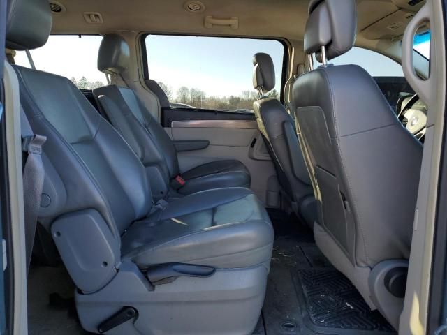 2010 Volkswagen Routan SE