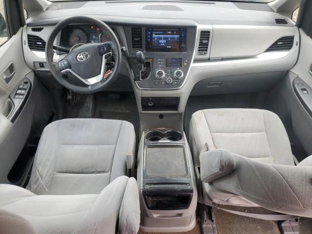 2017 Toyota Sienna LE