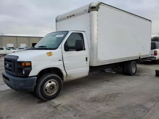 2014 Ford Econoline E350 Super Duty Cutaway Van