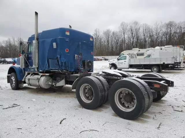 2000 Freightliner Conventional FLD120