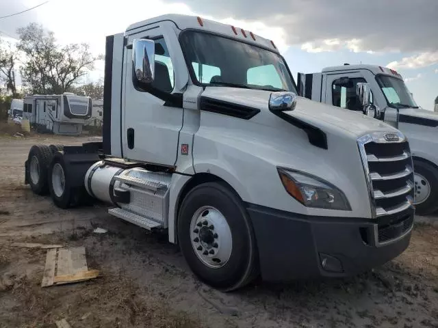 2024 Freightliner Cascadia 126