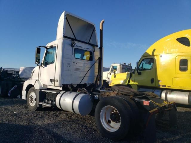 2010 Volvo VN Semi Truck