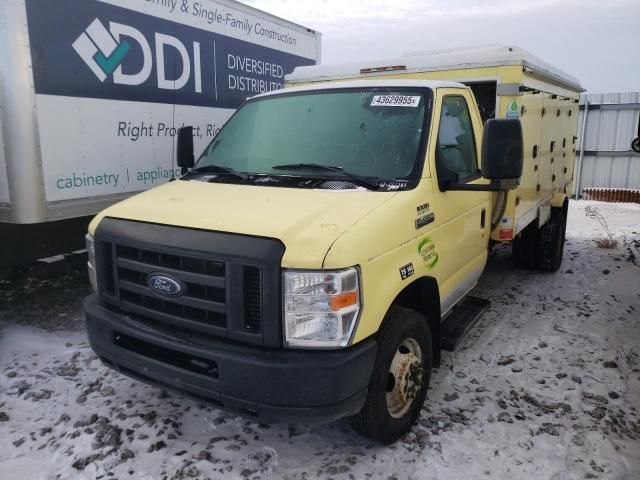 2018 Ford Econoline E450 Super Duty Cutaway Van