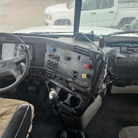 2006 Freightliner Conventional Columbia