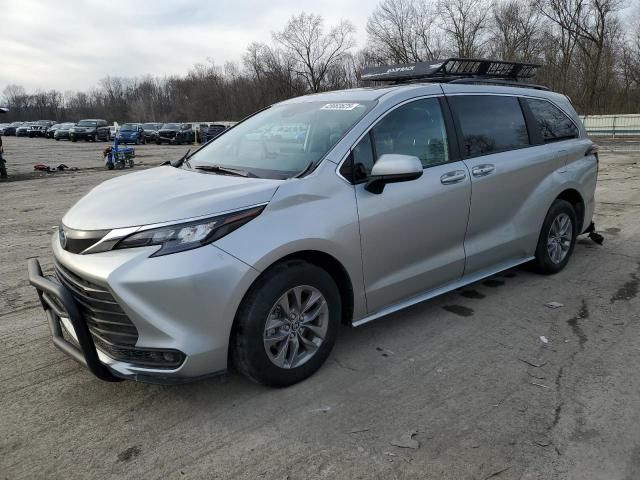 2025 Toyota Sienna LE