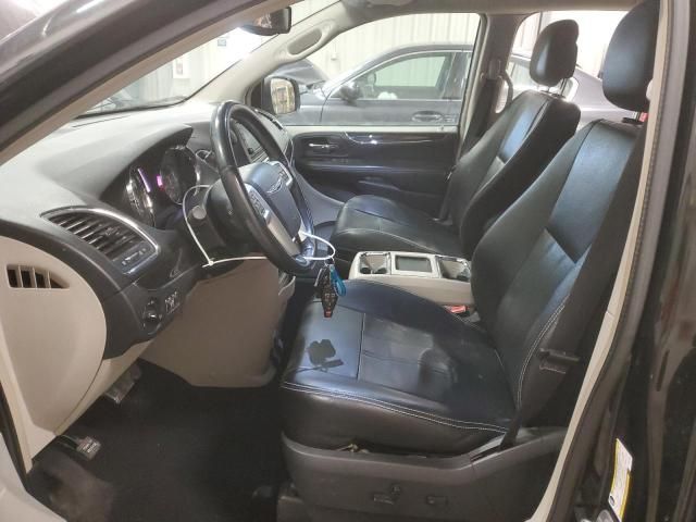 2014 Chrysler Town & Country Touring L