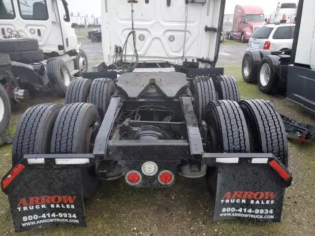 2019 Freightliner Cascadia 116