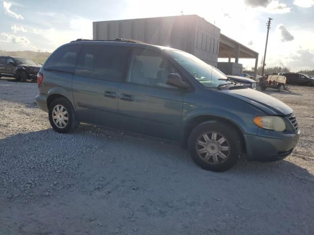 2007 Chrysler Town & Country LX