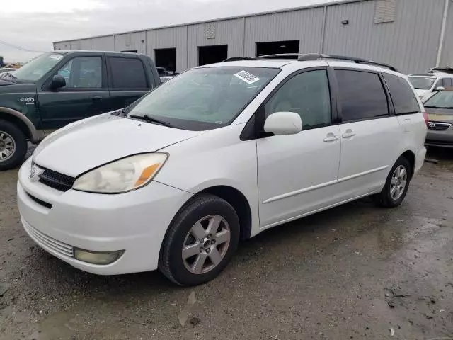 2004 Toyota Sienna XLE