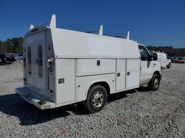 2012 Ford Econoline E350 Super Duty Cutaway Van