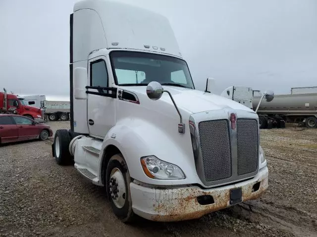 2014 Kenworth Construction T680