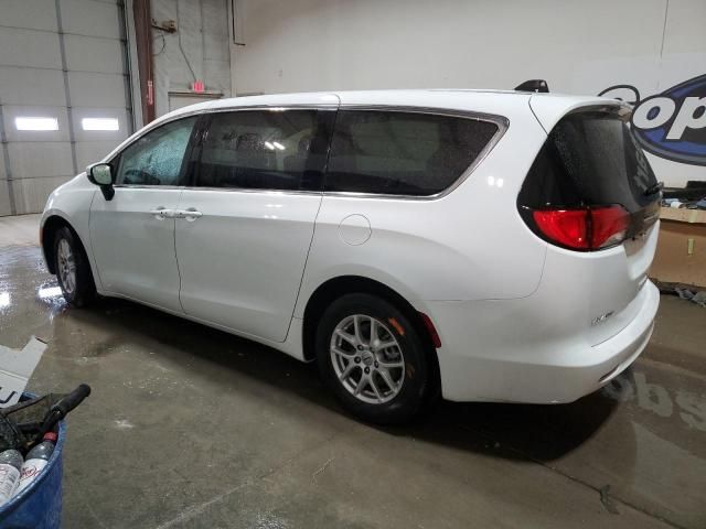 2022 Chrysler Voyager LX