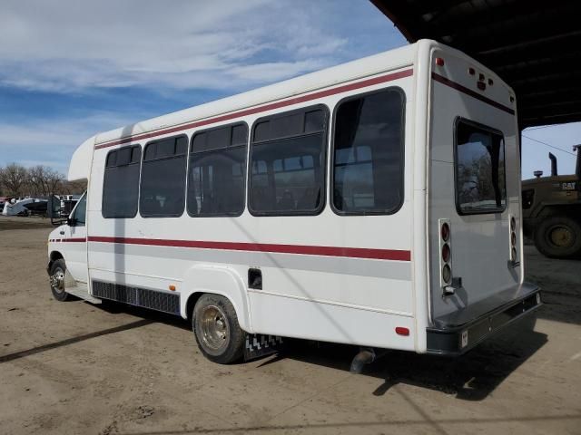 2005 Ford Econoline E450 Super Duty Cutaway Van