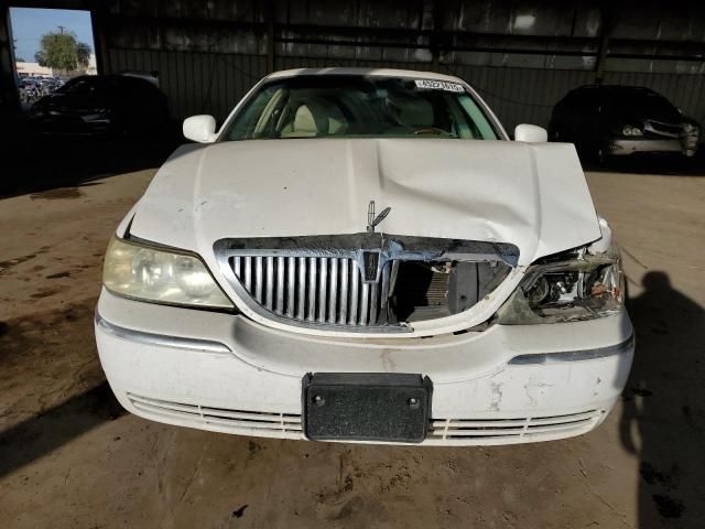 2005 Lincoln Town Car Signature Limited