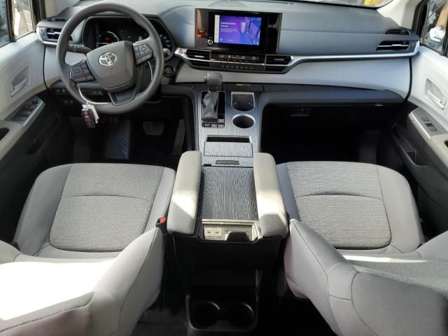 2025 Toyota Sienna LE