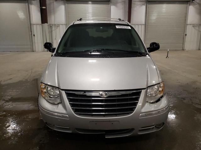 2005 Chrysler Town & Country Limited